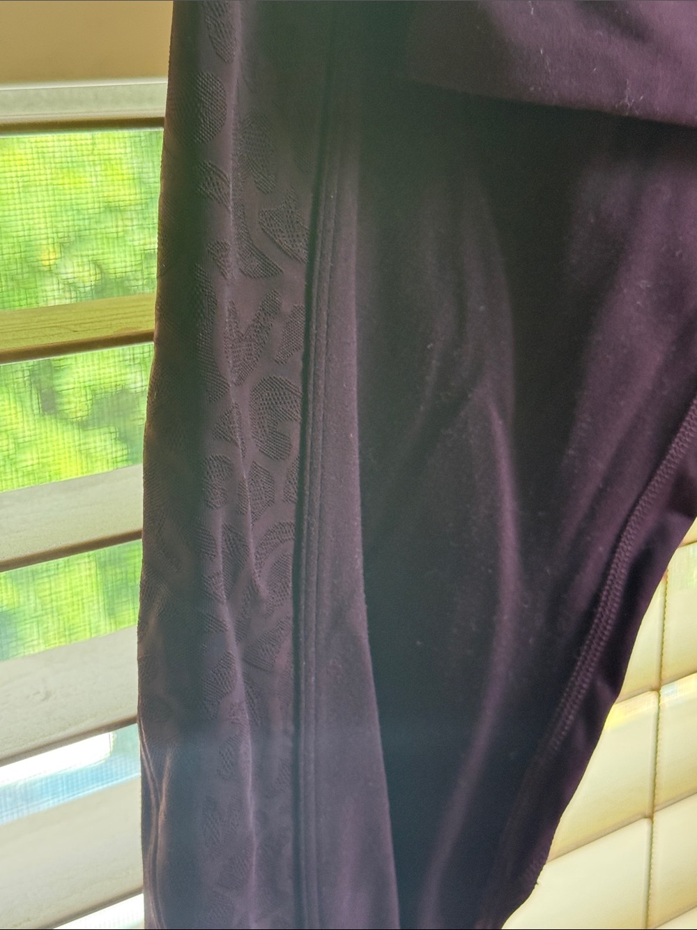 lululemon athletica maroon Lace-Trim Cropped Leggings